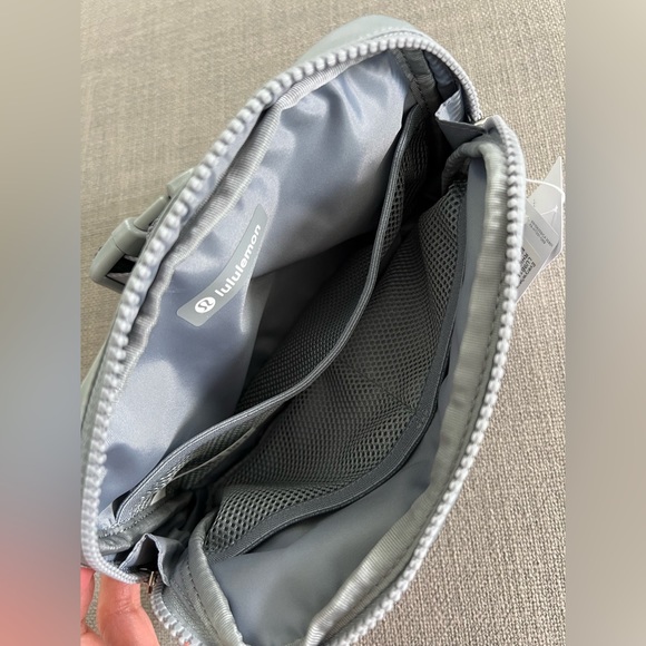 Lululemon Everywhere Belt Bag - RHIG Rhino Grey One Size Large - Picture 4 of 7